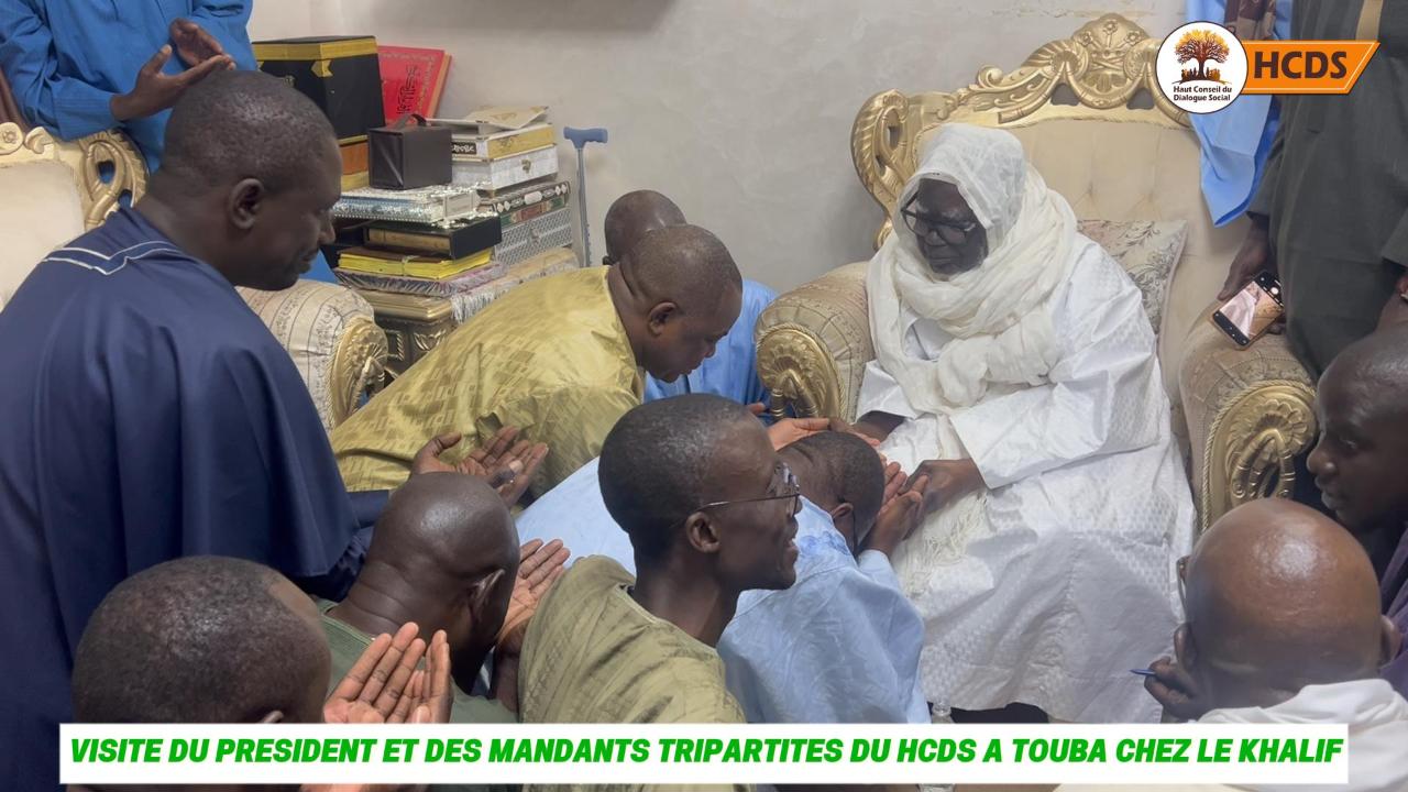 Visite de courtoisie chez le Khalife Général des Mourides, Serigne Mountakha Bassirou Mbacké.