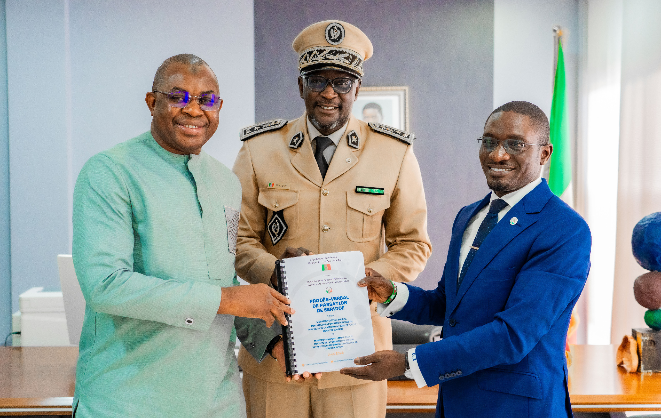 Cérémonie officielle de passation de service entre Monsieur Olivier BOUCAL, ministre sortant, et Monsieur Mamadou Lamine DIANTÉ, ministre entrant