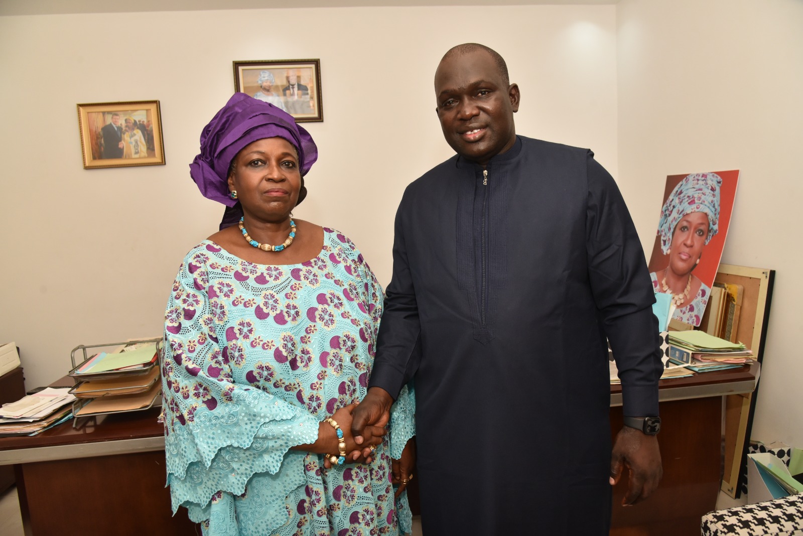 VISITE DE COURTOISIE DE M. FALY SECK PRESIDENT DU HCDS CHEZ MME INNOCENCE NTAP NDIAYE
